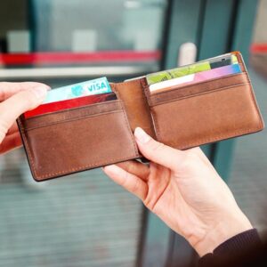 vertical bifold wallet vs traditional bifold wallet